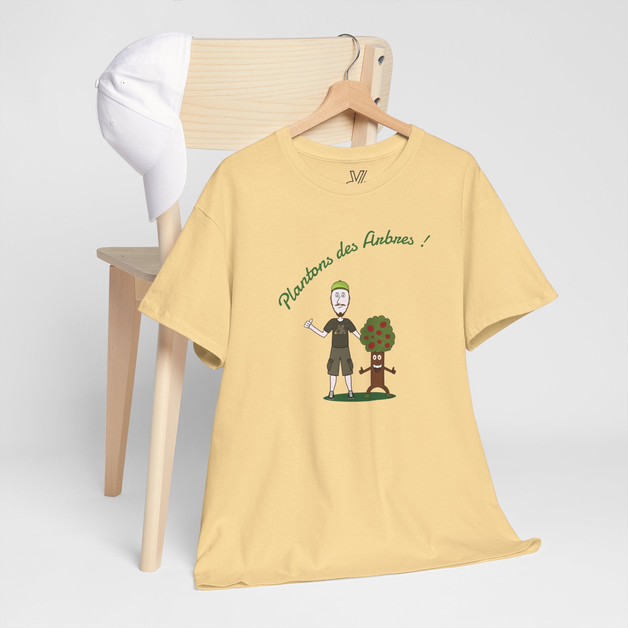 Tree Planter Graphic Tee - 'Plantons des Arbres' Environmental T-Shirt
